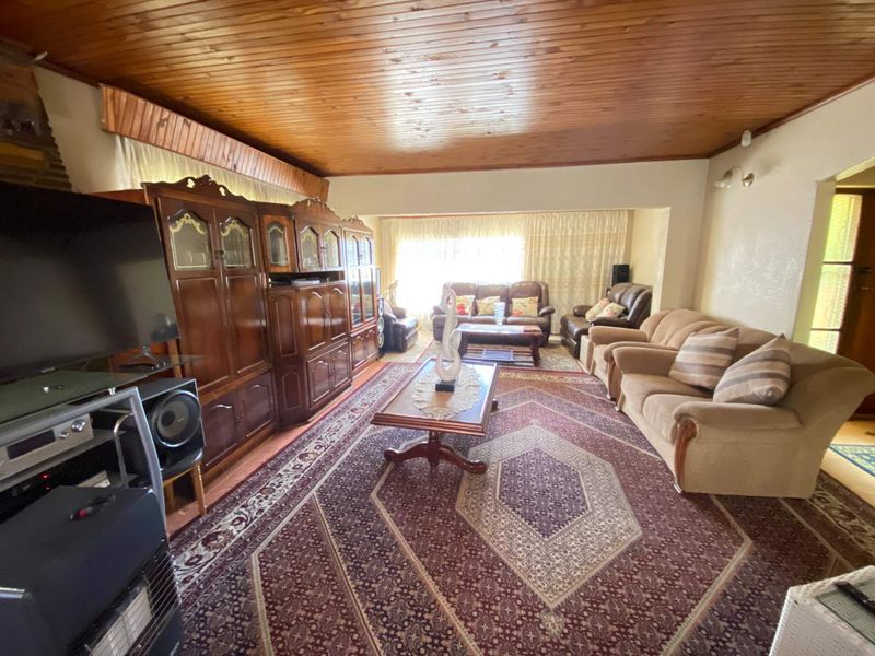 Spacious Family Living - Photo 4