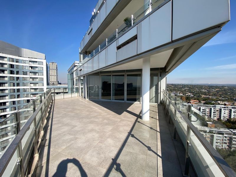 3 Bedroom Unfurnished Apartment/Flat to Rent in Benmore Gardens - Photo 10