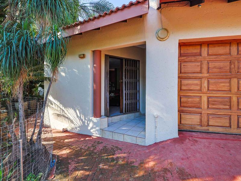 3-Bedroom Family Home in Murrayfield - Photo 2