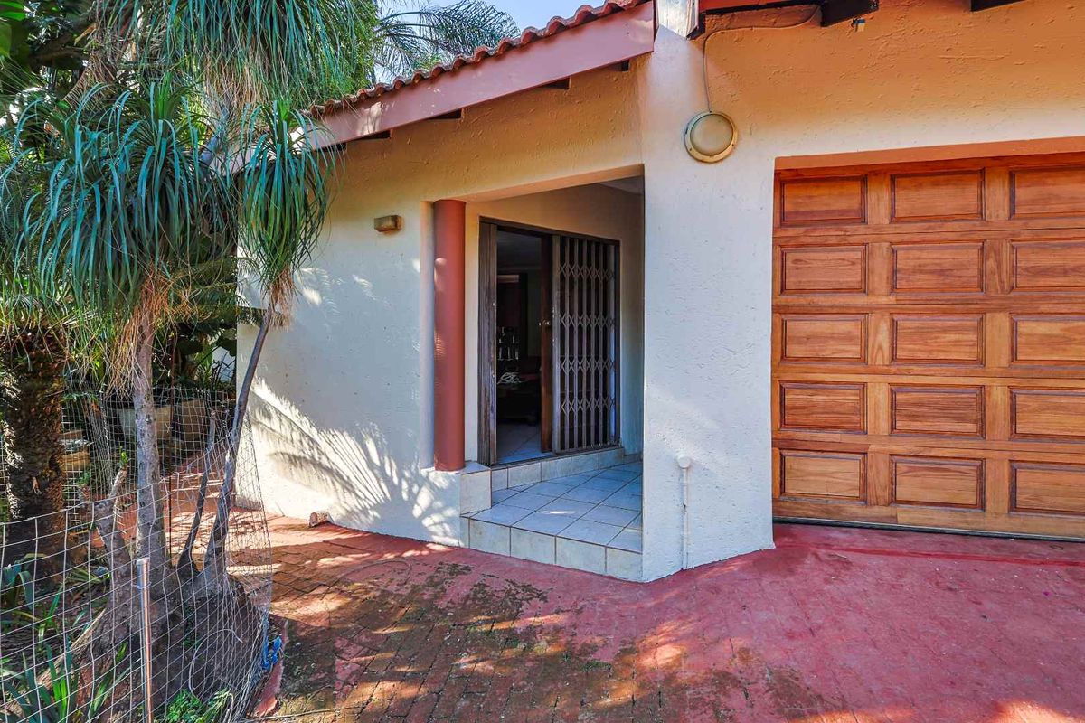 3-Bedroom Family Home in Murrayfield - Photo 2
