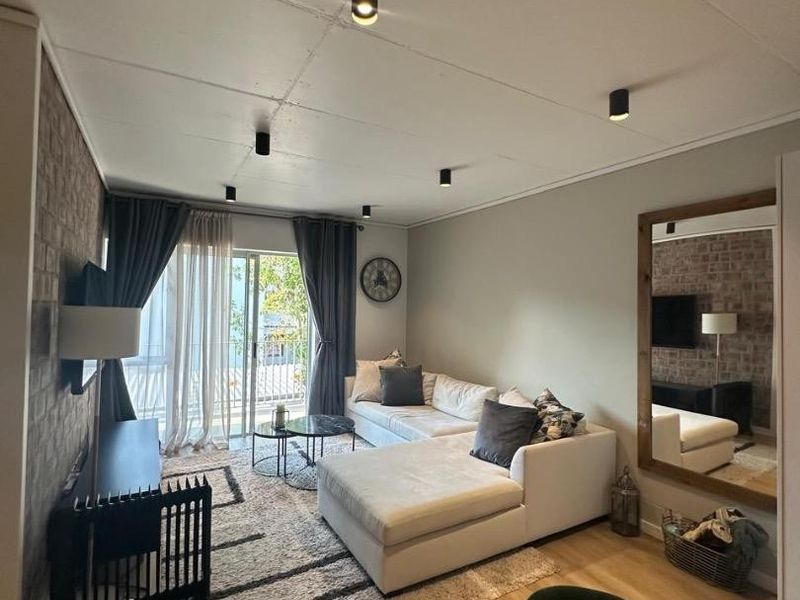 2-Bedroom Fully Furnished Apartment Near Campus - Stellenbosch - Photo 3