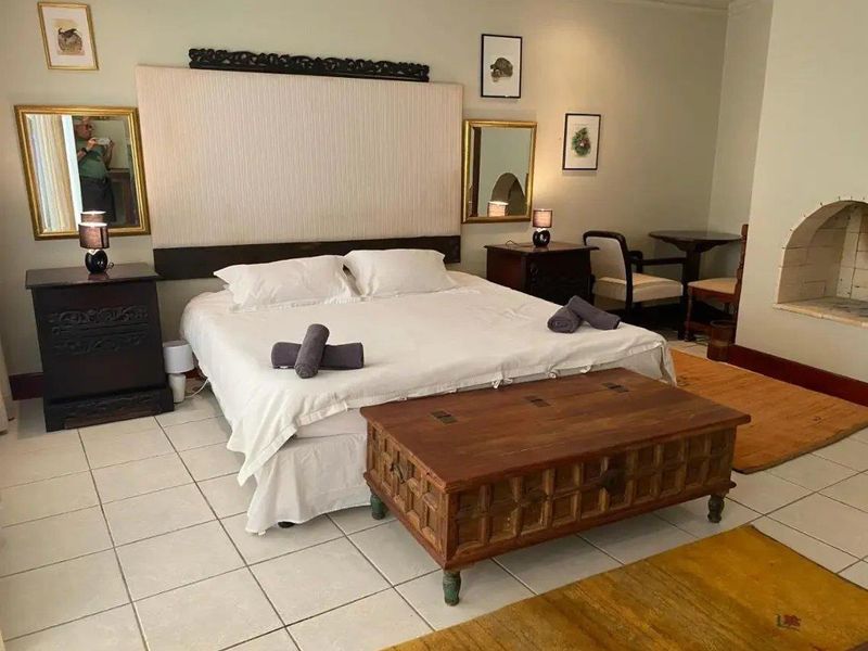 Luxurious 9-Bedroom Oceanfront Guesthouse in Vogelstrand - Photo 3