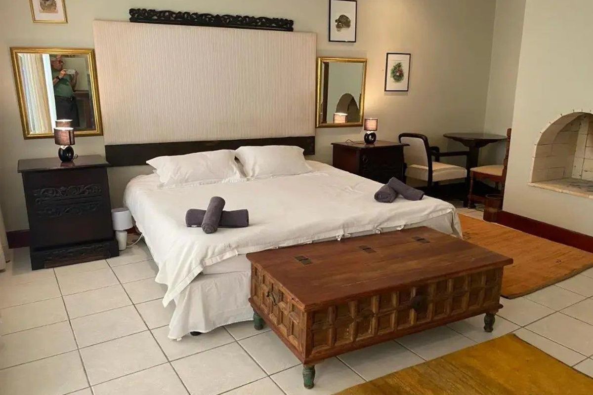 Luxurious 9-Bedroom Oceanfront Guesthouse in Vogelstrand - Photo 3