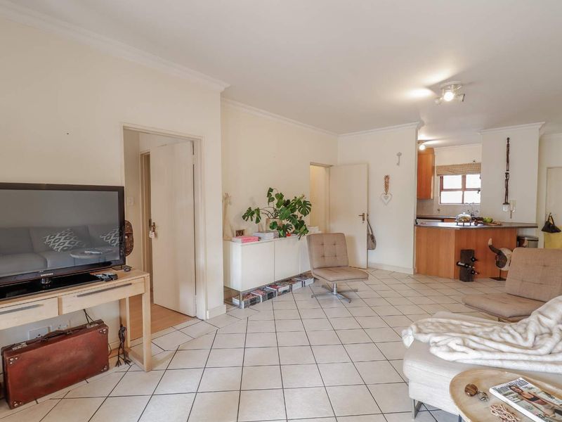 Lovely 2 bedroom, 2 bathroom available for sale in Bryanston - Photo 6