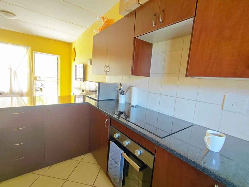 2 Bed 2 Bath Unit in Honeypark For Sale - Photo 3
