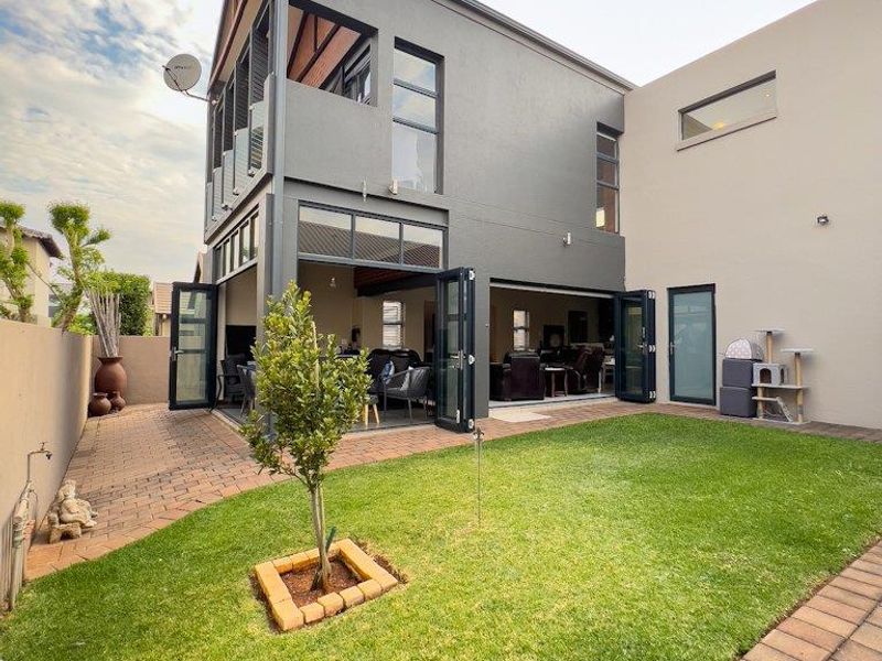 Dual Mandate - Modern Luxury in Midstream Ridge Estate - Photo 2