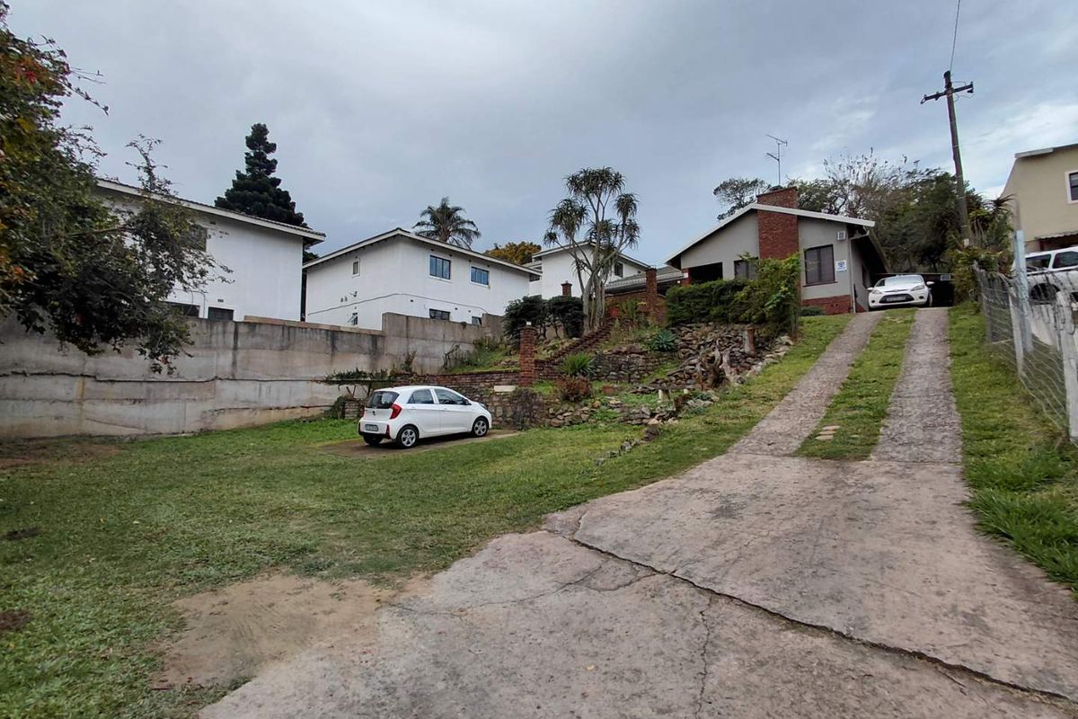 Two homes for the price of one! - Photo 2