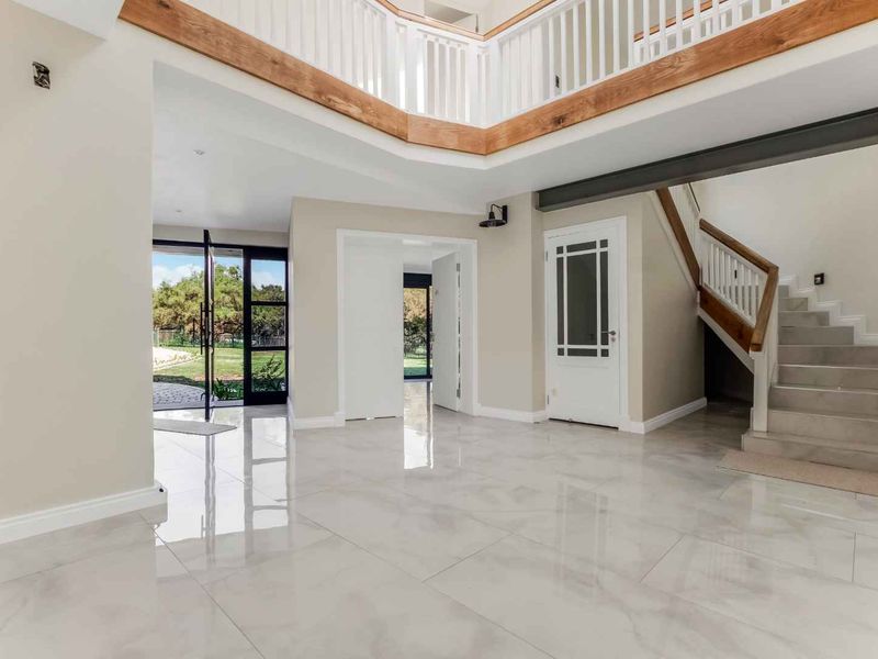 SECURE BEAULIEU ESTARE LIVING - FULLY RENOVATED AND READY TO IMPRESS! - Photo 3