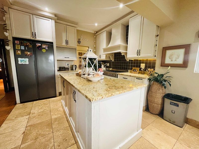 Hendra - Spacious 3-Bedroom Home with Pool, Garden & Home Office - Photo 4