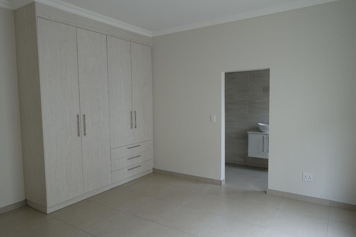 BRAND NEW FREE STANDING CORNER HOUSE - Photo 4