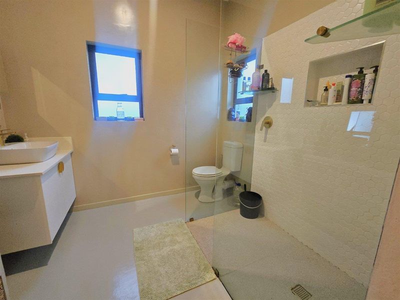 Unique Greenbelt Home with Luxury Finishes – Zandspruit Valley - Photo 10