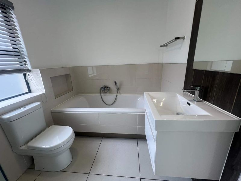 Stylish, Secure 1-Bed Apartment - Photo 7