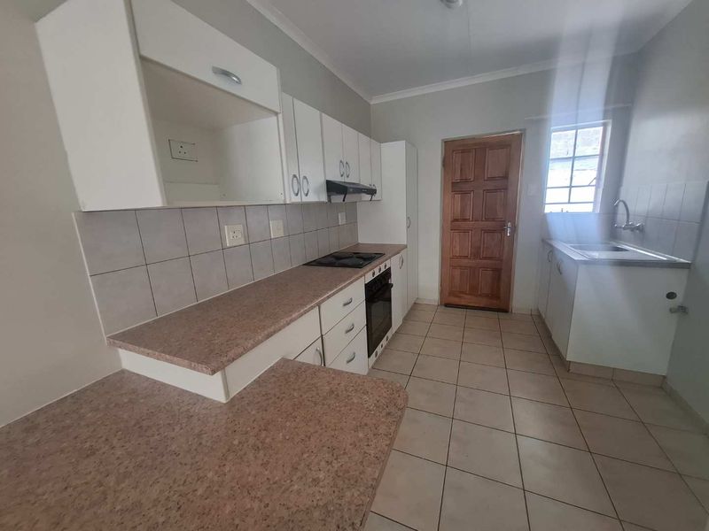 Excellent investment or first home - Photo 2