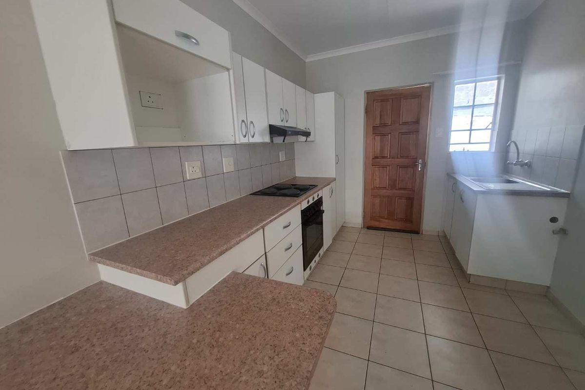 Excellent investment or first home - Photo 2