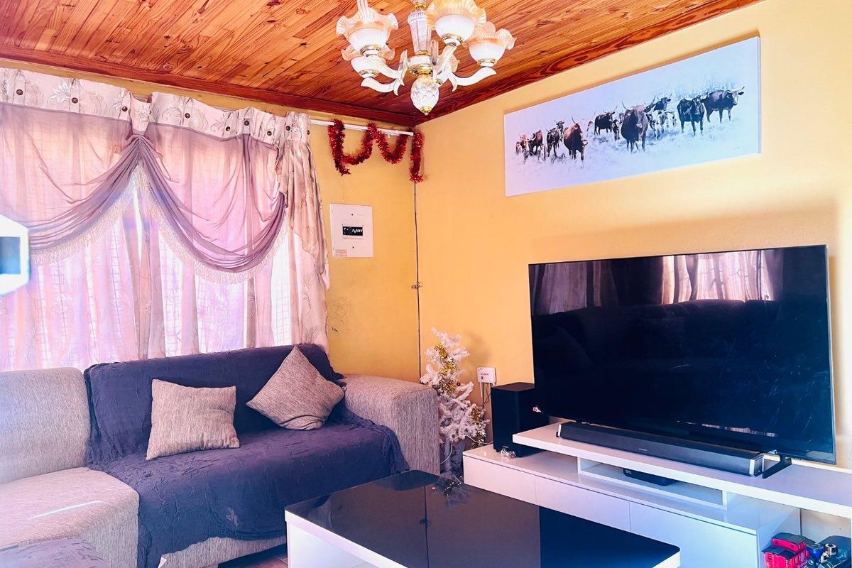 For Sale: 4-Bedroom,2-Bathroom Home Ready for Your Vision - Photo 5