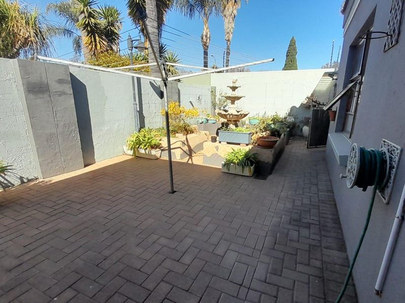 Beautiful Lock up and Go Cluster - Photo 10