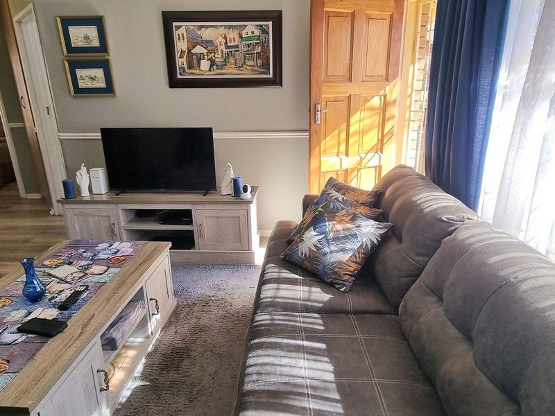 MOVE-IN-READY GEM - Photo 2