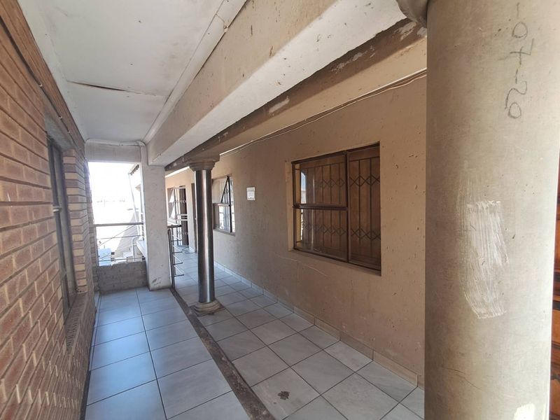 12 Room Investment Property In Ivory Park - Photo 3