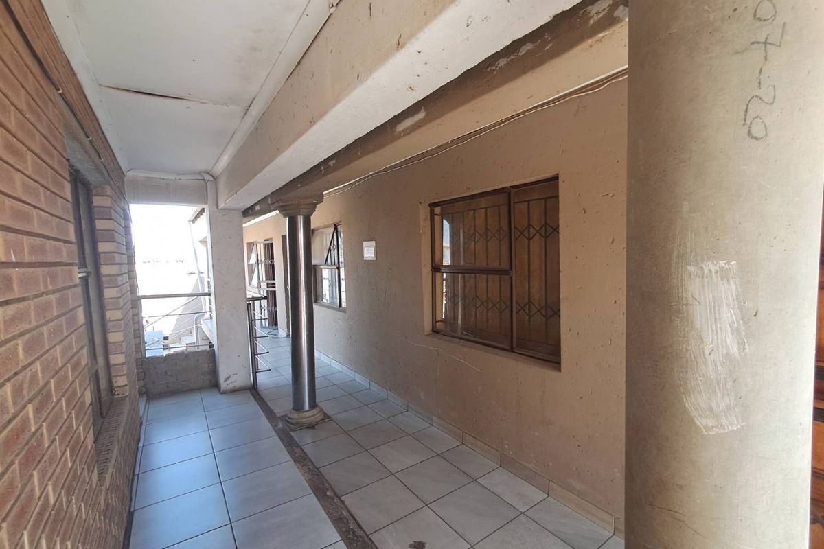12 Room Investment Property In Ivory Park - Photo 3