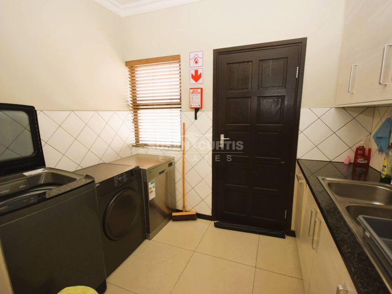 Beyond stylish penthouse - Photo 9