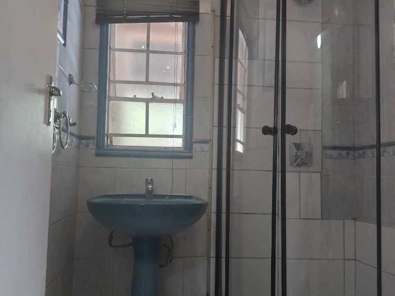 THREE BEDROOM TOWNHOUSE FOR SALE IN RAVENSWOOD - Photo 10