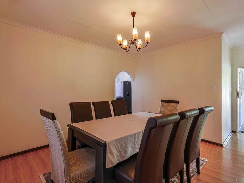 Spacious 4 Bedroom Family Home in Sought-After Garsfontein - Photo 9