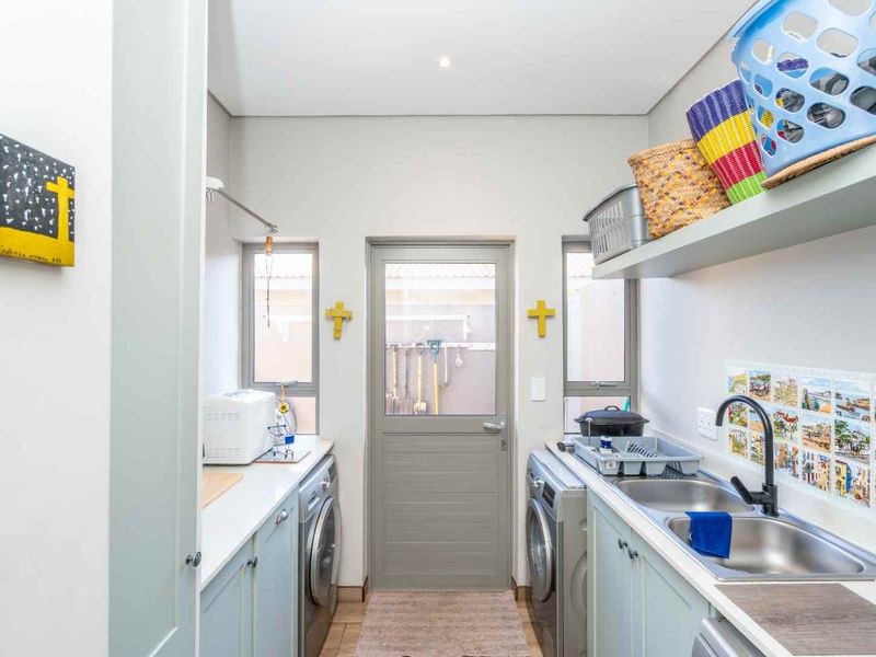 Exceptional Dual-Living Home on the 2nd Fairway - Photo 10