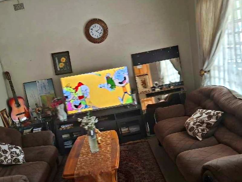 Turffontein Corner Stand  3 Extra Rooms with Investment Potential - Photo 6