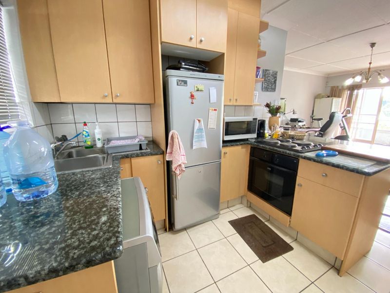 Well-Located 2 Bed Townhouse - Craighall Convenience at Its Best - Photo 4