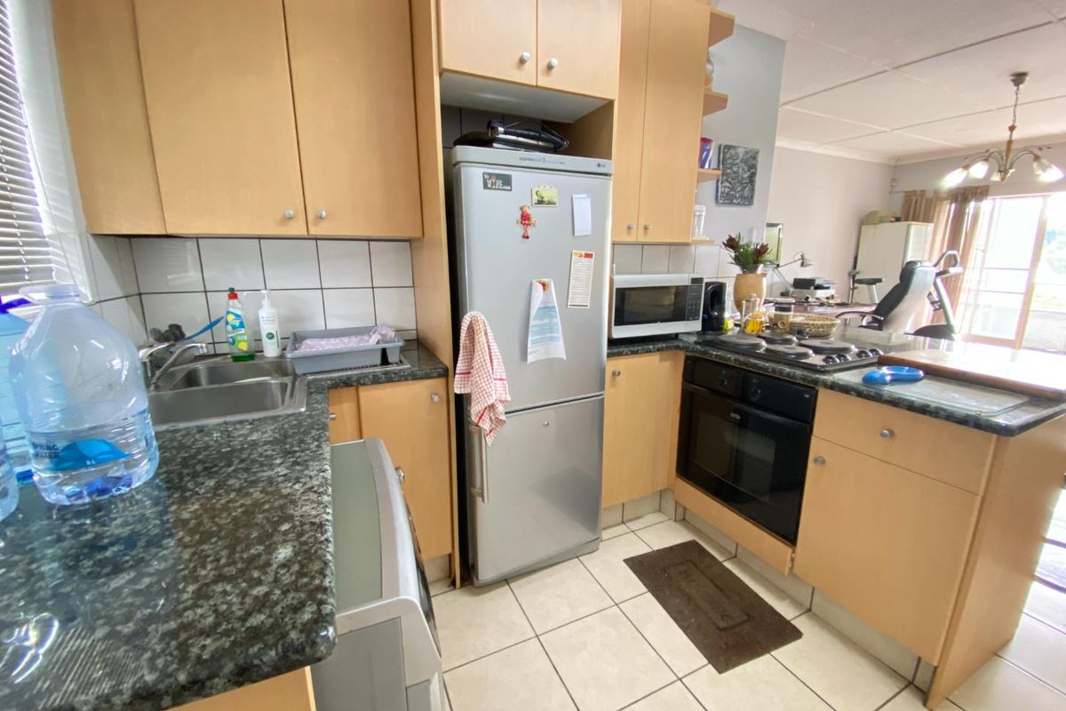 Well-Located 2 Bed Townhouse - Craighall Convenience at Its Best - Photo 4