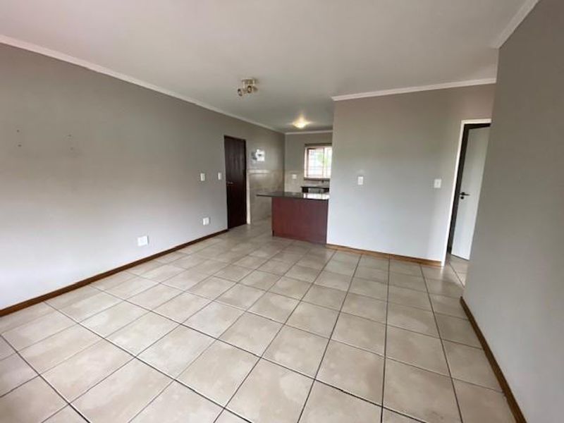 Stylish 2-Bedroom Apartment for Sale in Sought-After River View, Rivonia – R750,000 - Photo 6