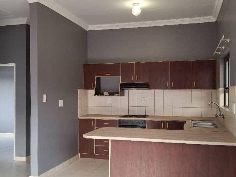 Ongwediva Lock up and Go - VIP Villas Flat - Photo 2