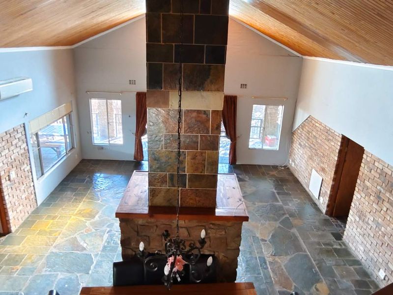 Immaculate Gem: Comfort, Style, and Functionality! - Photo 6