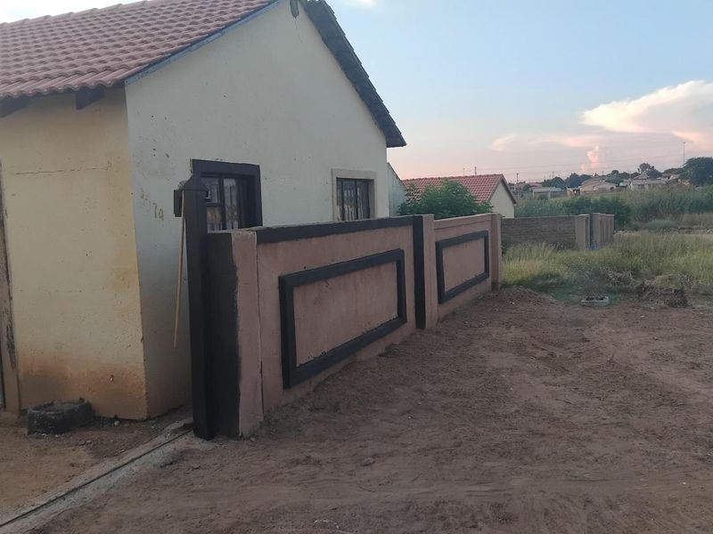 2 Bedroom House For Sale in Mabopane Unit S - Photo 8