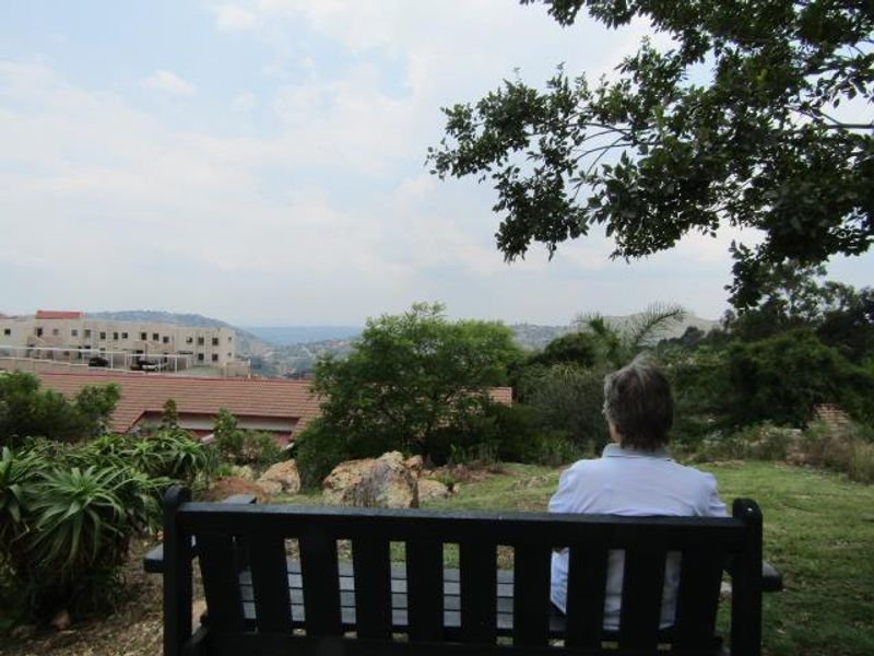 Charming Life Right Bedsitter in Eden Village Helderkruin. - Photo 9