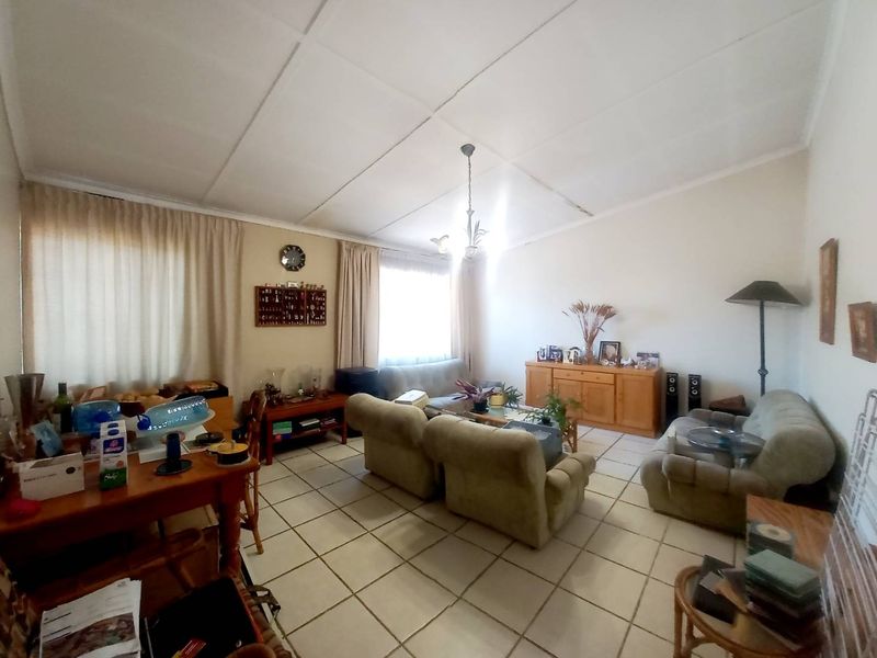 A SPACIOUS HOUSE - Photo 4