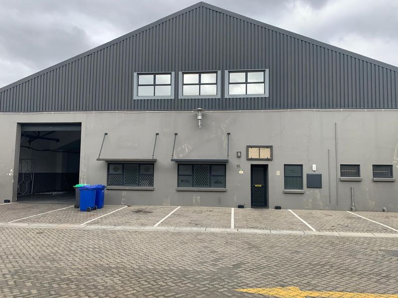 Spacious Warehouse with Air-Conditioned Office & Mezzanine Space - Photo 1