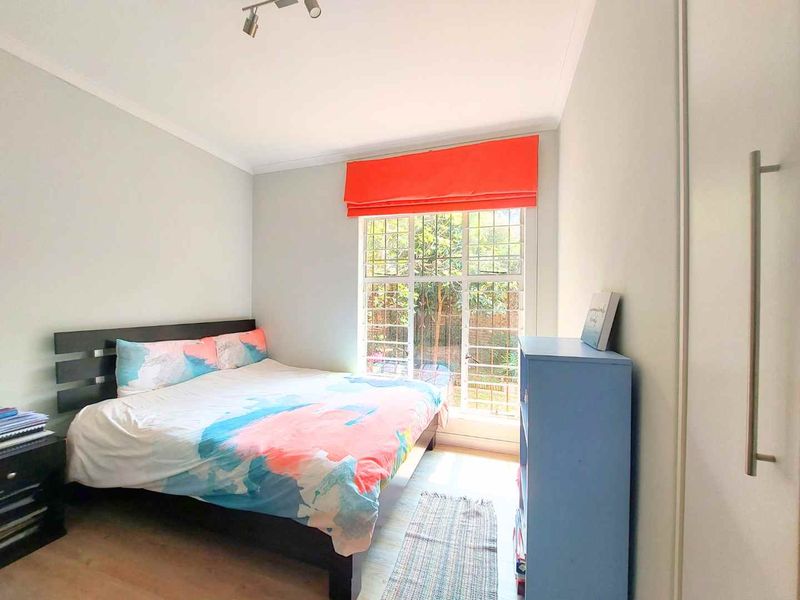 Fabulous Facebrick Townhouse has it all._ Pet-friendly | Garden | Staff Area | Energy Saving - Photo 9