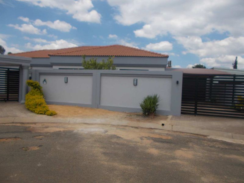 Immaculate property looking for a new owner. - Photo 2