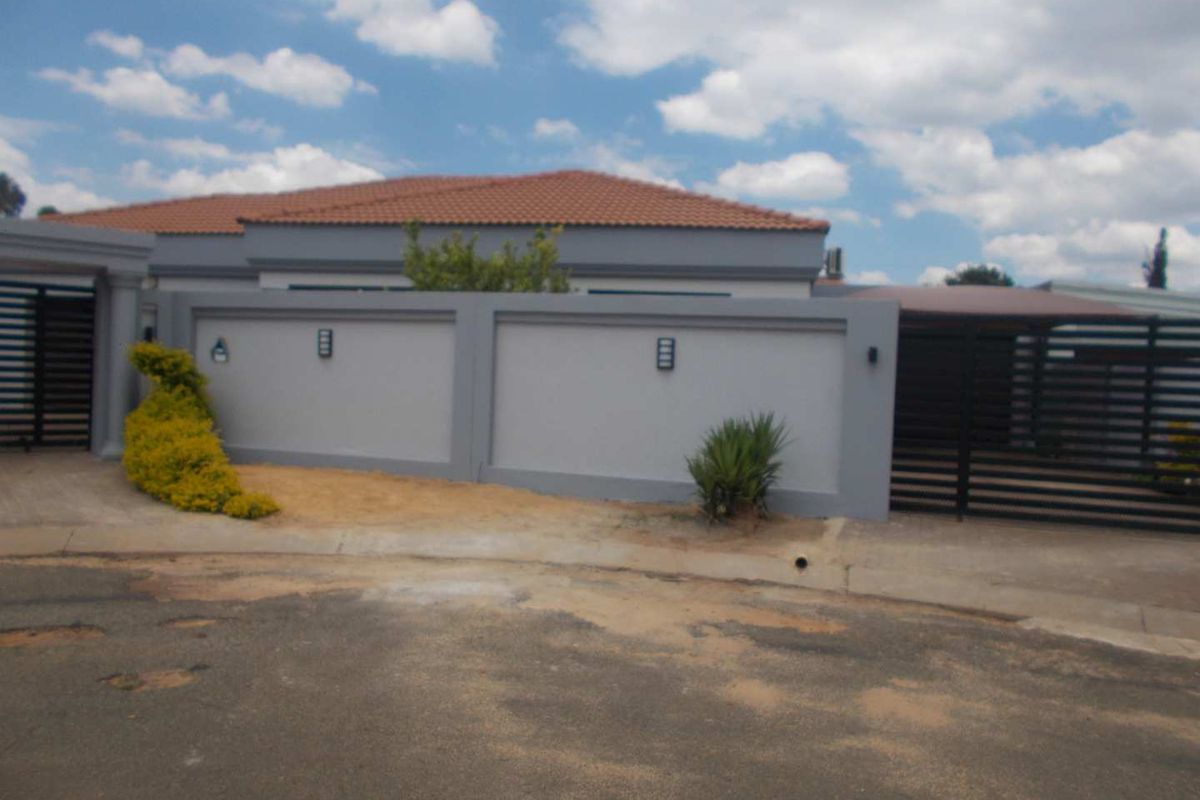 Immaculate property looking for a new owner. - Photo 2