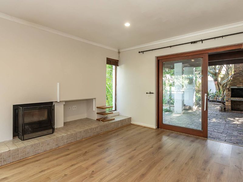 5 Bedroom house with granny flat for sale in Marina Da Gama - Photo 9