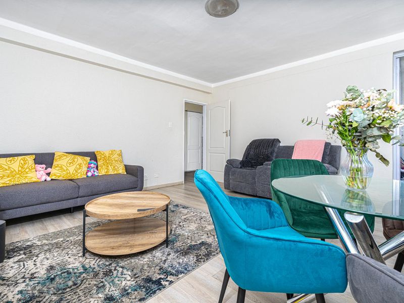 Stunning 2-Bedroom Apartment with Balcony, Stream Views & Mountain Backdrop - Photo 3