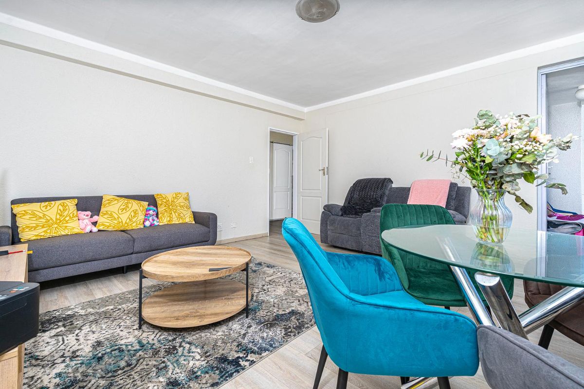 Stunning 2-Bedroom Apartment with Balcony, Stream Views & Mountain Backdrop - Photo 3