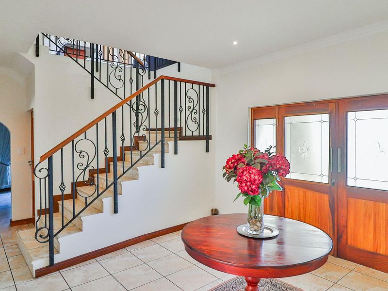 Elegant home with income-generating flat on sought after area - Photo 10