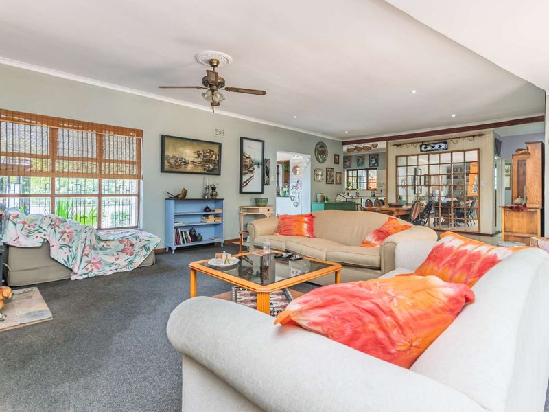 4 Bedroom Family Home with Pool & Table Mountain Views - Close to school SACS Junior School and Sans Souci Girls High School - Photo 2