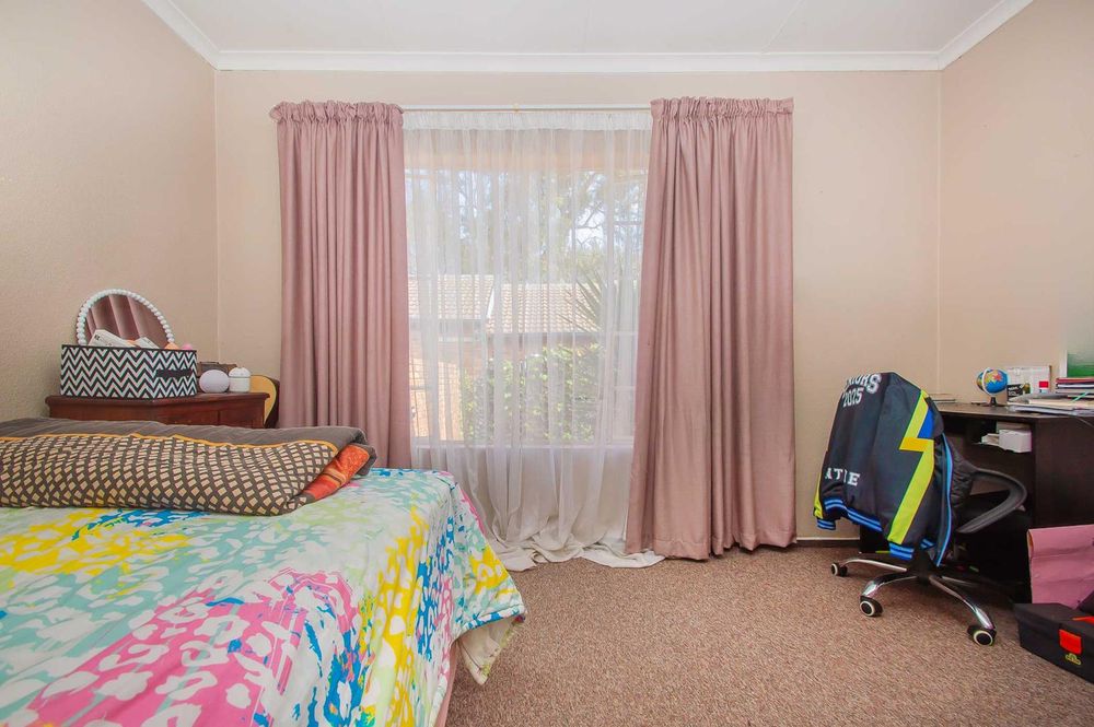 Well sized 2nd bedroom