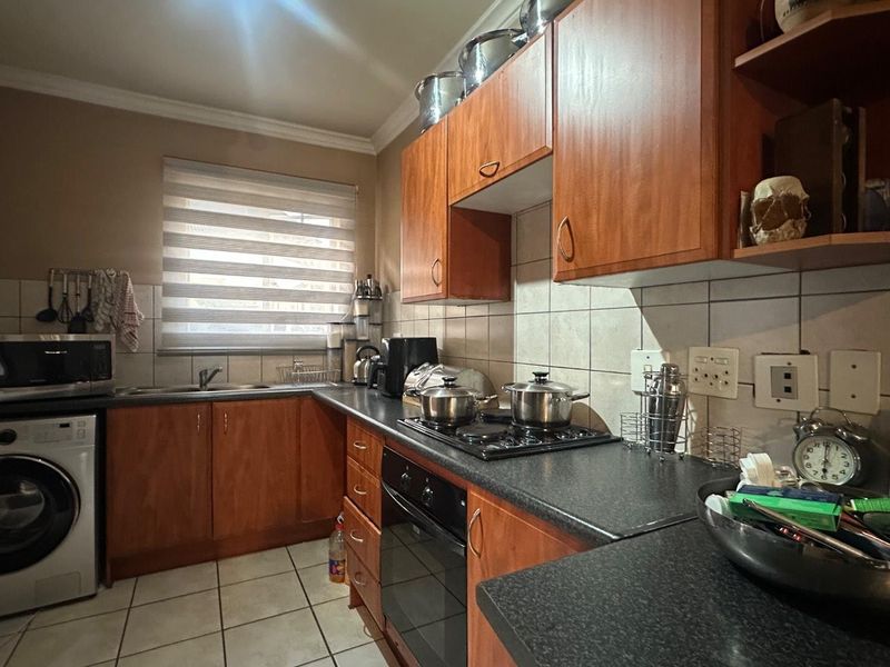 Sole mandate. Stunning ground floor apartment across Mall@Reds in a 24h security complex. Lifestyle of comfort and convenience. - Photo 4