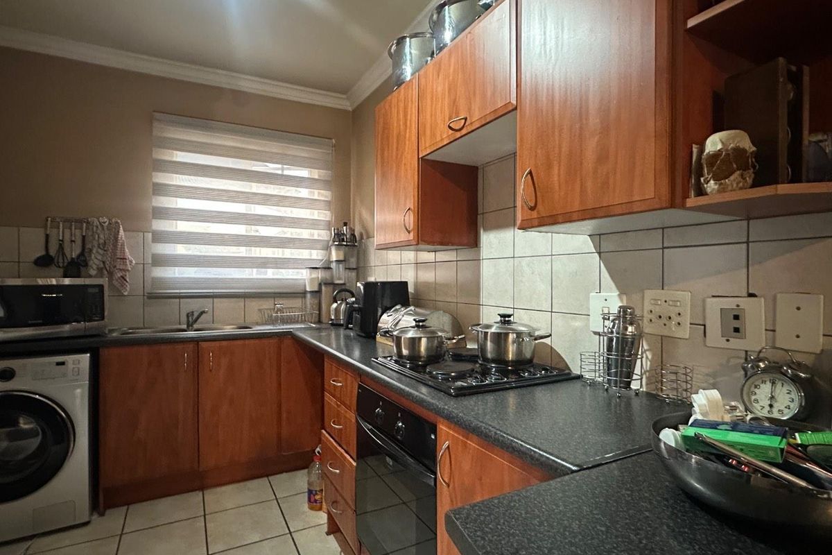 Sole mandate. Stunning ground floor apartment across Mall@Reds in a 24h security complex. Lifestyle of comfort and convenience. - Photo 4