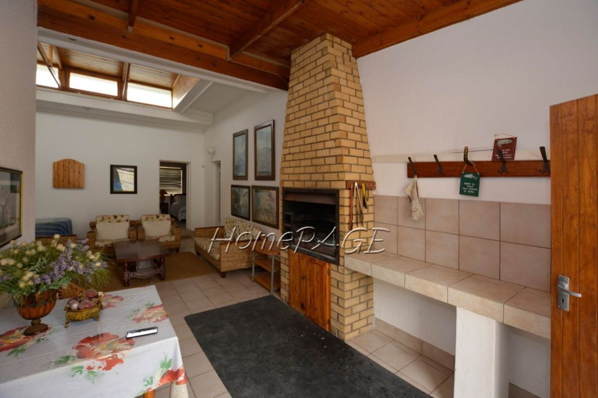 Ext 2 (North Dune), Henties Bay:  7 Bedr Home with AWESOME VIEWS - Photo 3