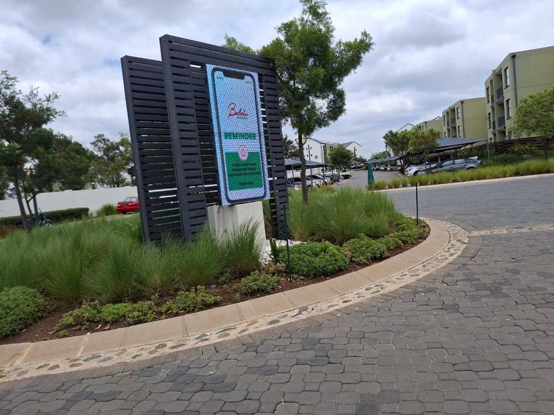 "Charming Studio with Pool & Gym: A Smart Investment!" - Photo 2